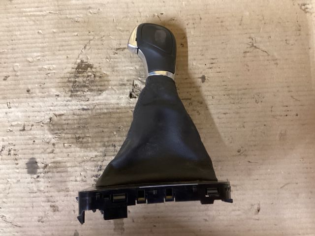 bontott VW PASSAT B8 Váltószoknya Rögzítő Keret