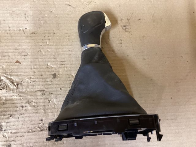 bontott VW PASSAT B8 Váltószoknya Rögzítő Keret