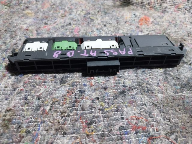 bontott VW PASSAT B8 Vészvillogó Kapcsoló