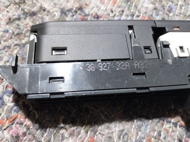 bontott VW PASSAT B8 Vészvillogó Kapcsoló