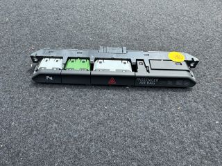 bontott VW PASSAT B8 Vészvillogó Kapcsoló