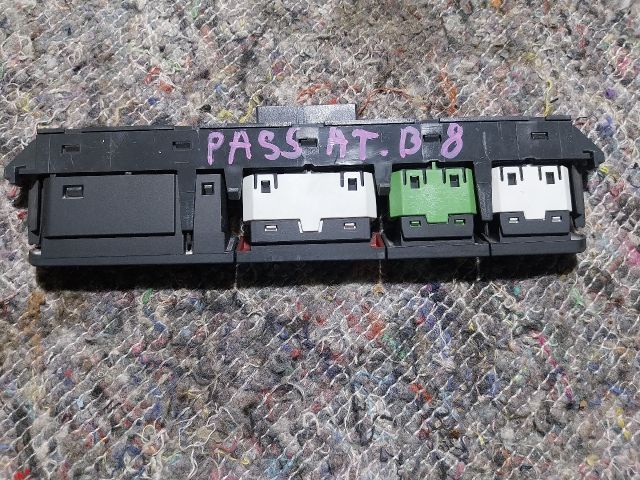 bontott VW PASSAT B8 Vészvillogó Kapcsoló