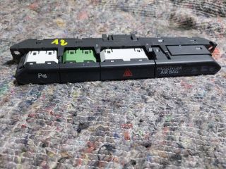 bontott VW PASSAT B8 Vészvillogó Kapcsoló