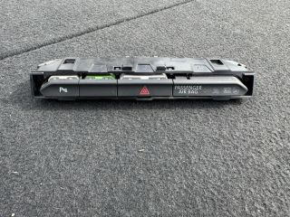 bontott VW PASSAT B8 Vészvillogó Kapcsoló