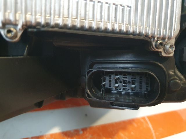 bontott VW PASSAT B9 Variant Bal Fényszóró