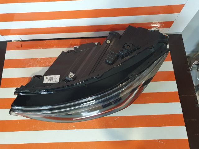 bontott VW PASSAT B9 Variant Bal Fényszóró