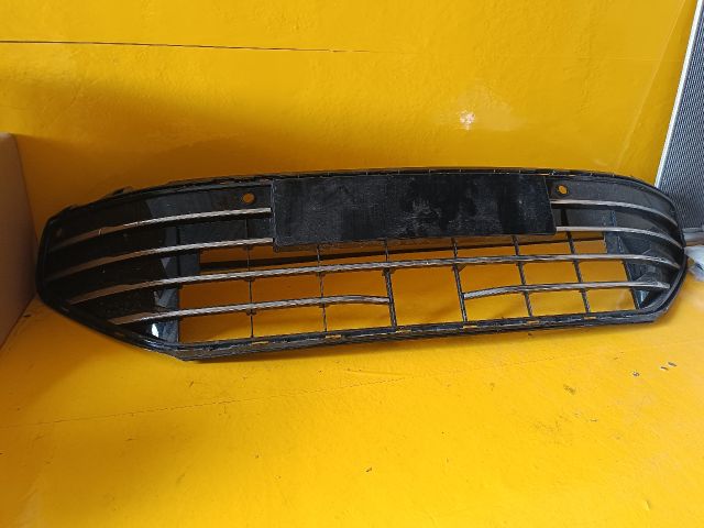 bontott VW PASSAT B9 Variant Hűtőrács