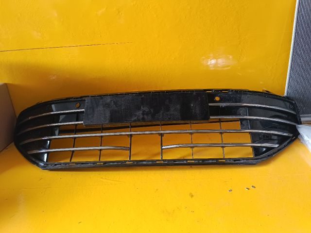 bontott VW PASSAT B9 Variant Hűtőrács