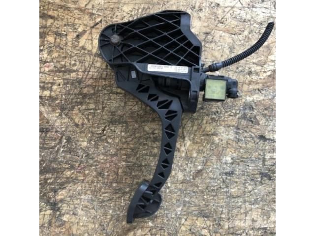 bontott VW PASSAT CC Kuplung Pedál