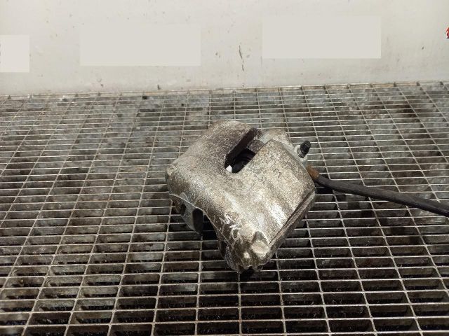 bontott VW PASSAT CC Bal első Féknyereg Munkahengerrel