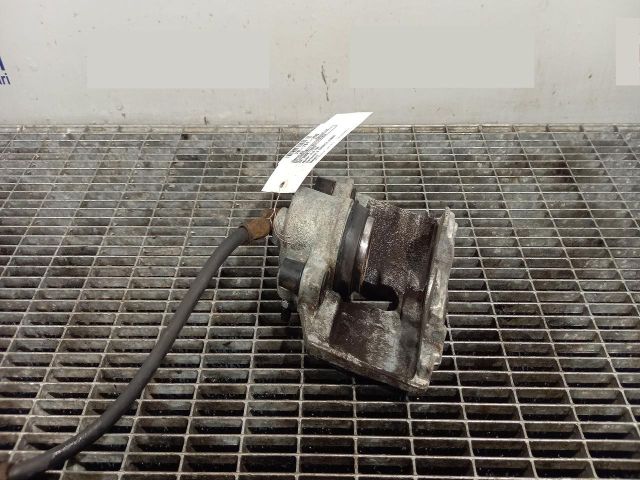 bontott VW PASSAT CC Bal első Féknyereg Munkahengerrel