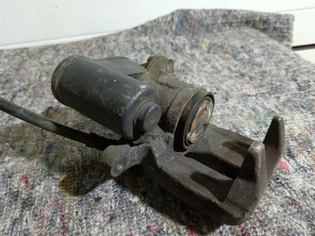 bontott VW PASSAT CC Bal hátsó Féknyereg Munkahengerrel