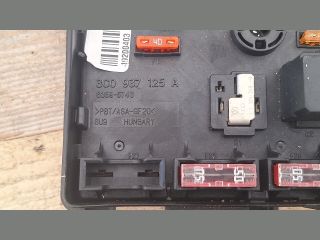 bontott VW PASSAT CC Biztosítéktábla Motortér