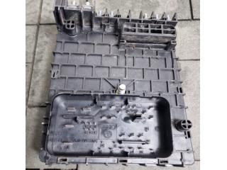 bontott VW PASSAT CC Biztosítéktábla Motortér