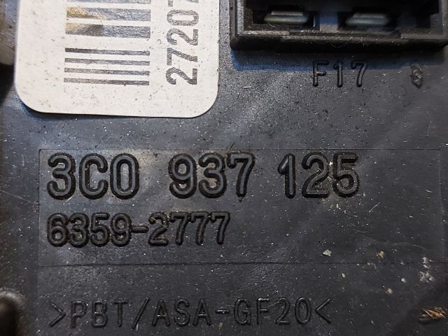 bontott VW PASSAT CC Biztosítéktábla Motortér