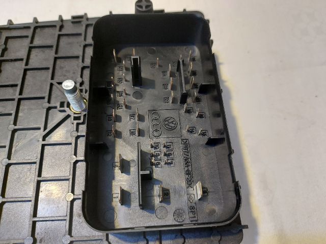 bontott VW PASSAT CC Biztosítéktábla Motortér