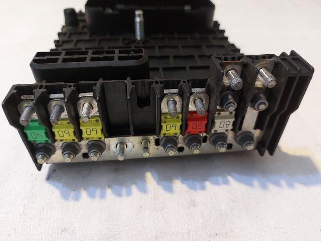 bontott VW PASSAT CC Biztosítéktábla Motortér