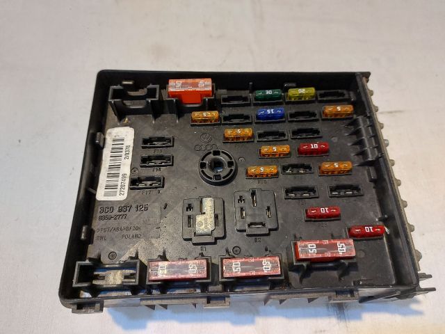 bontott VW PASSAT CC Biztosítéktábla Motortér