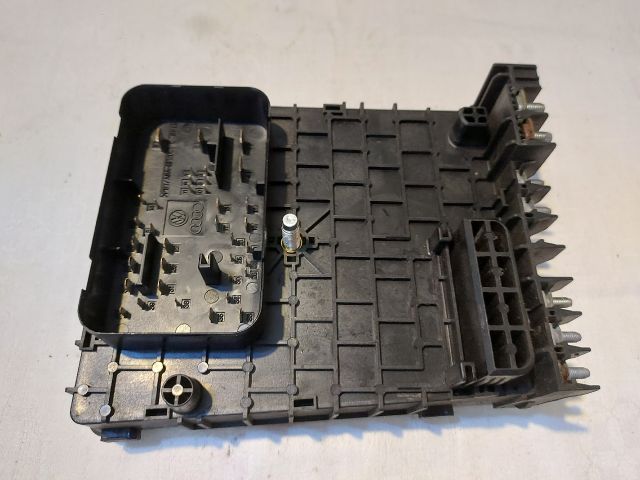 bontott VW PASSAT CC Biztosítéktábla Motortér