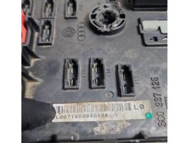 bontott VW PASSAT CC Biztosítéktábla Motortér