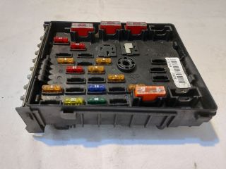 bontott VW PASSAT CC Biztosítéktábla Motortér