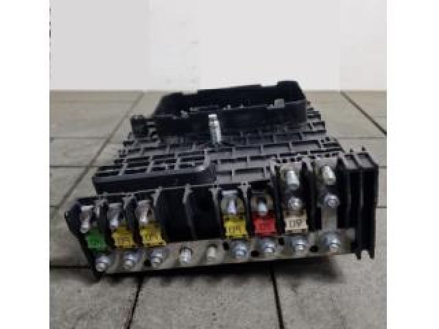 bontott VW PASSAT CC Biztosítéktábla Motortér