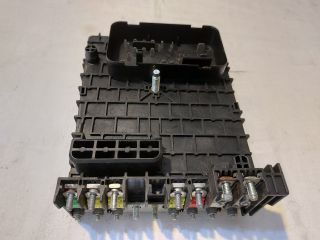 bontott VW PASSAT CC Biztosítéktábla Motortér