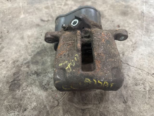 bontott VW PASSAT CC Jobb hátsó Féknyereg Munkahengerrel