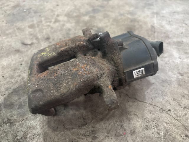 bontott VW PASSAT CC Jobb hátsó Féknyereg Munkahengerrel