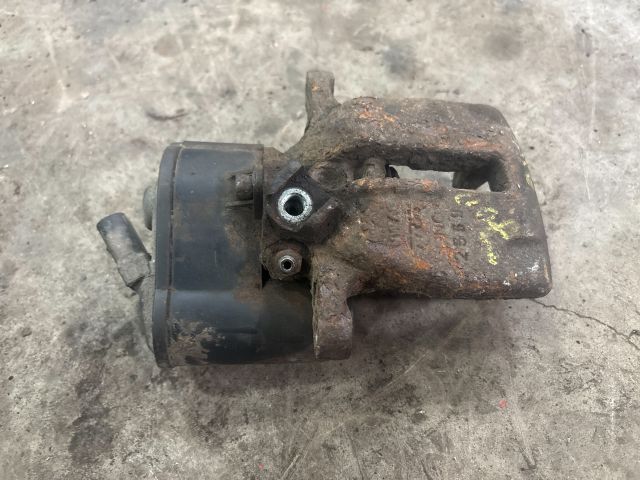 bontott VW PASSAT CC Jobb hátsó Féknyereg Munkahengerrel