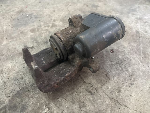 bontott VW PASSAT CC Jobb hátsó Féknyereg Munkahengerrel