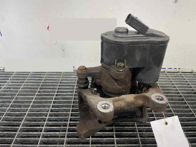 bontott VW PASSAT CC Jobb hátsó Féknyereg Munkahengerrel