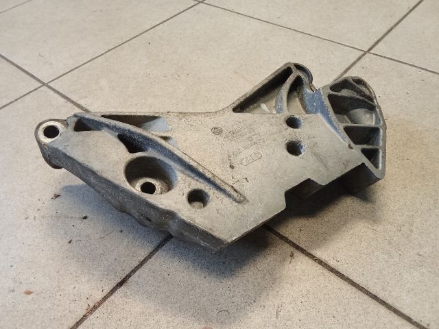 bontott VW PASSAT CC Motor Tartó Bak (Pozíciófüggetlen)