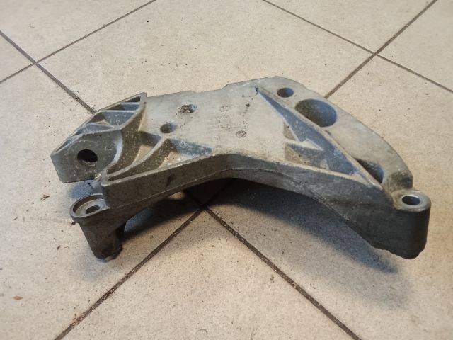 bontott VW PASSAT CC Motor Tartó Bak (Pozíciófüggetlen)