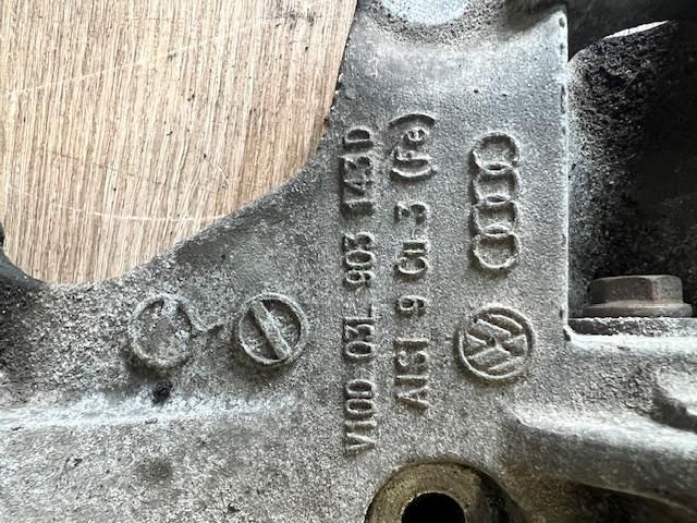 bontott VW PASSAT CC Akkumulátor Tartó