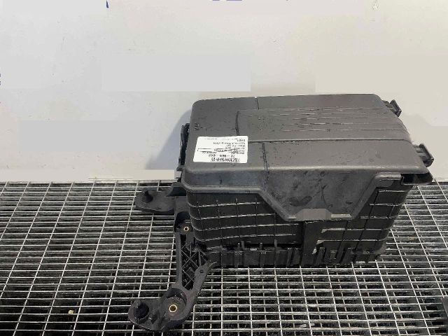 bontott VW PASSAT CC Akkumulátor Tartó