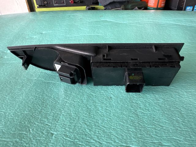 bontott VW PASSAT CC Bal első Ablakemelő Kapcsoló