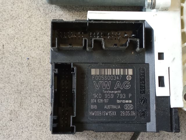 bontott VW PASSAT CC Bal első Ablakemelő Motor