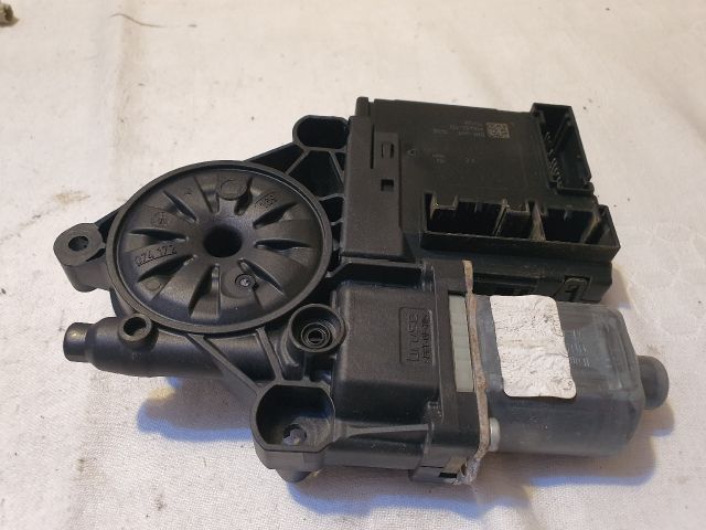 bontott VW PASSAT CC Bal első Ablakemelő Motor