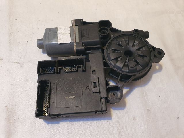bontott VW PASSAT CC Bal első Ablakemelő Motor