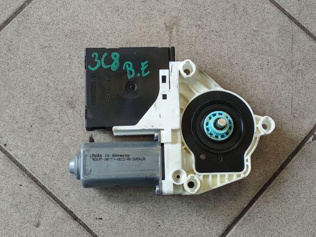 bontott VW PASSAT CC Bal első Ablakemelő Motor