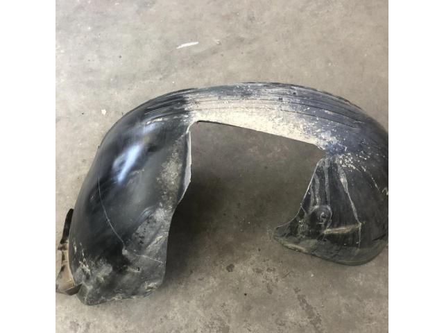 bontott VW PASSAT CC Bal első Dobbetét (Kerékjárati, Műanyag)