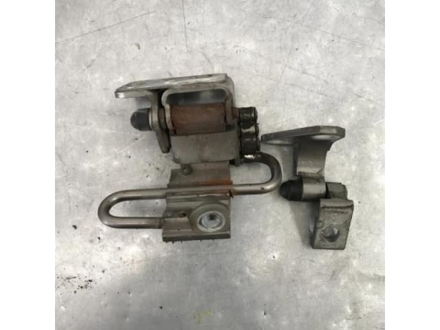 bontott VW PASSAT CC Bal első Zsanér