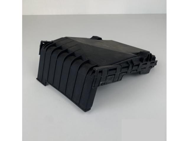 bontott VW PASSAT CC Biztosítéktábla Fedél