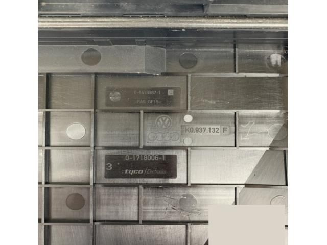 bontott VW PASSAT CC Biztosítéktábla Fedél