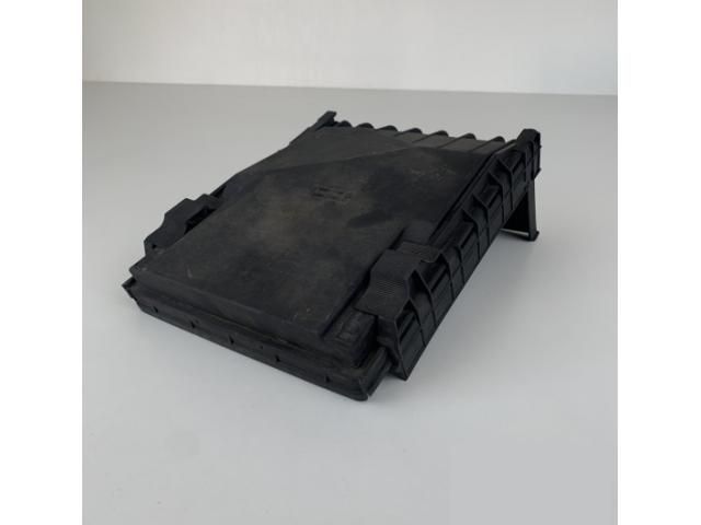 bontott VW PASSAT CC Biztosítéktábla Fedél