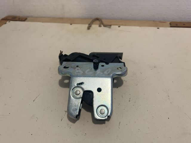 bontott VW PASSAT CC Csomagtérajtó Zárszerkezet