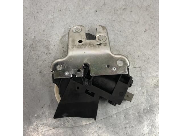 bontott VW PASSAT CC Csomagtérajtó Zárszerkezet