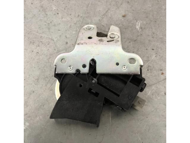 bontott VW PASSAT CC Csomagtérajtó Zárszerkezet