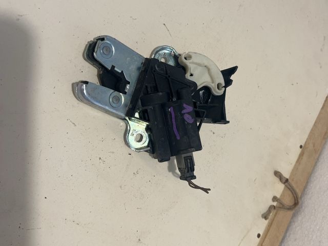 bontott VW PASSAT CC Csomagtérajtó Zárszerkezet